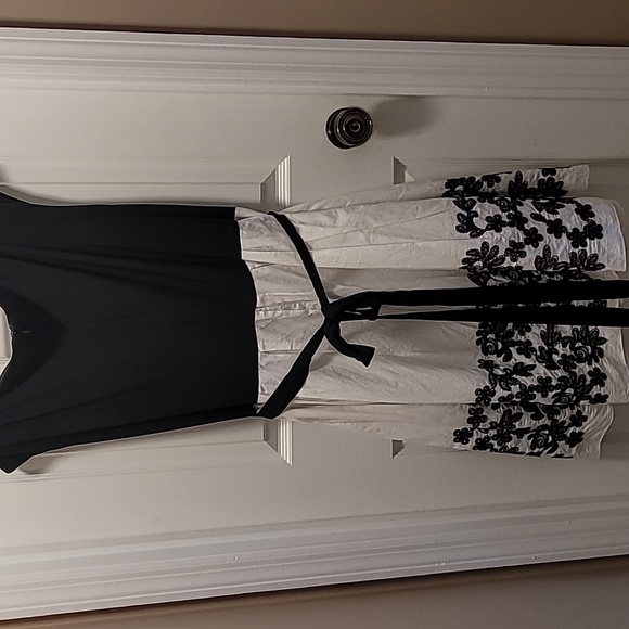 White and black SLNY dress - Picture 4 of 5